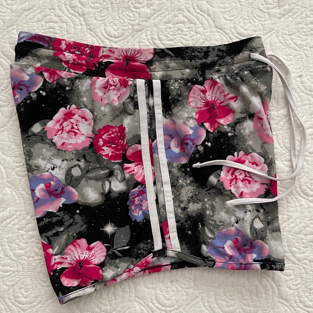 NO BOUNDARIES Floral Print Loungewear Shorts Size Small (3-5) - Picture 4 of 10